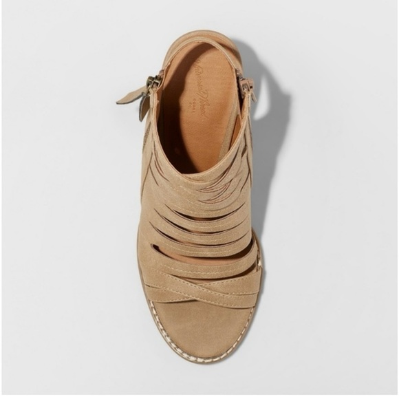 Universal Thread Side Zip Strappy Chunky Heels - Picture 3 of 10